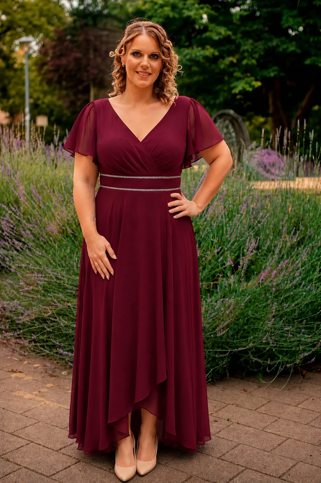 ELISE, Plus Size csipkés, kövekkel díszített alkalmi maxi ruha BURGUNDY